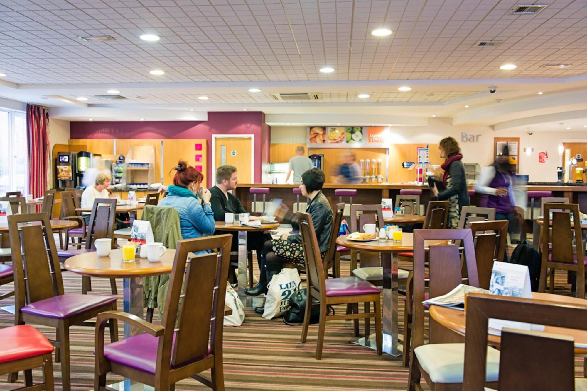 Holiday Inn Express Poole By Ihg Exterior photo